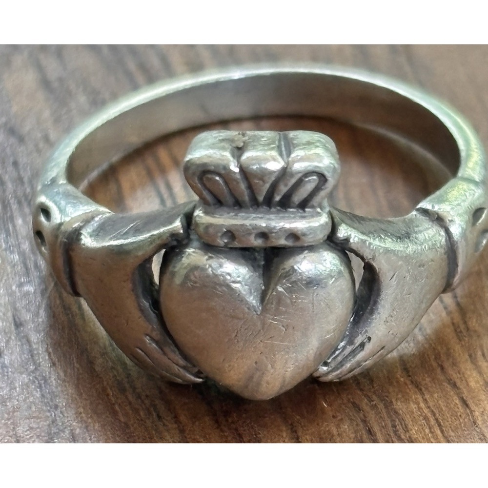 Claddagh Ring Signed 925 Sterling Silver Hands Heart Crown 5.1 Grams Size 8